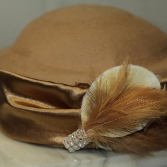 Lily Lee Wool Tan & Gold Feathered Pillbox Hat